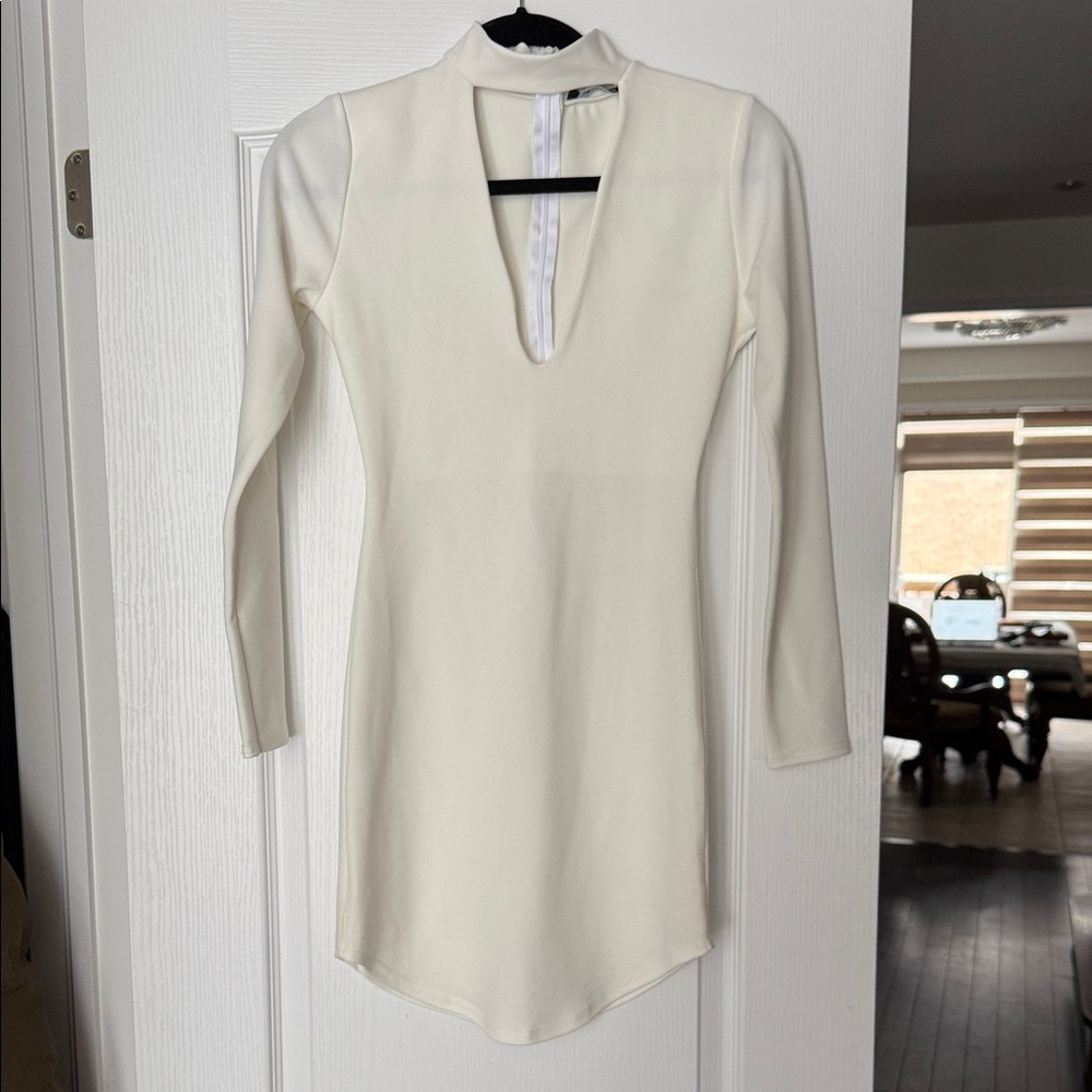 Elegant White Long Sleeve Dress